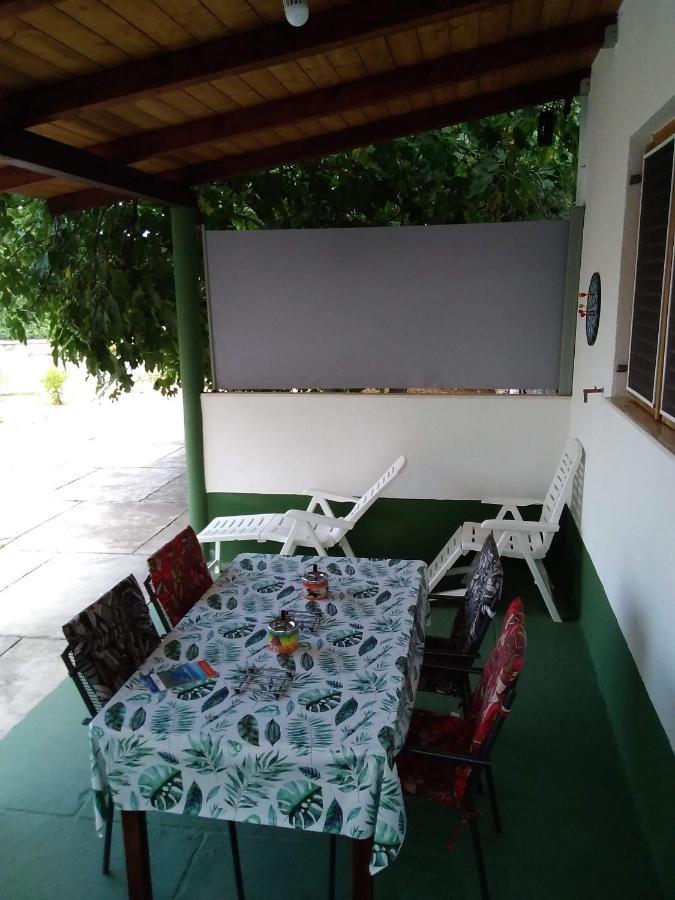 Villa House " Bond " Tisno Exterior foto
